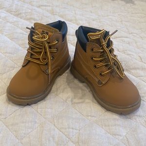 🏷 Comfy Kids Boots